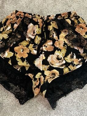 Black Floral Lace-Trim Women's Shorts